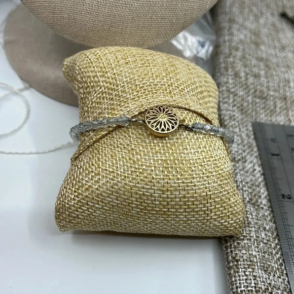 Vintage 8" Crystal Bracelet with Gold-Tone Filigree Clasp - Picture 4 of 7